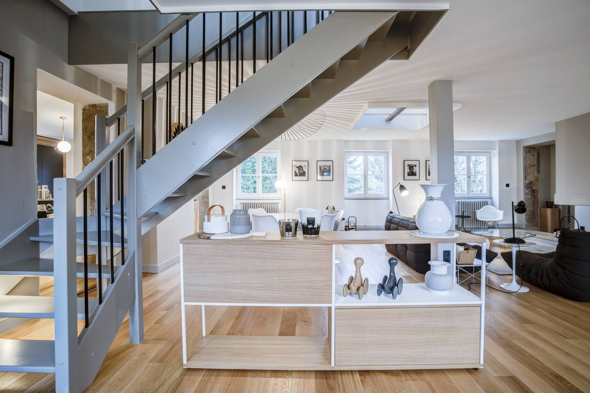 Appartement Duplex à Lyon Meublé par Arrivetz – Design Vitra, Knoll et Flos