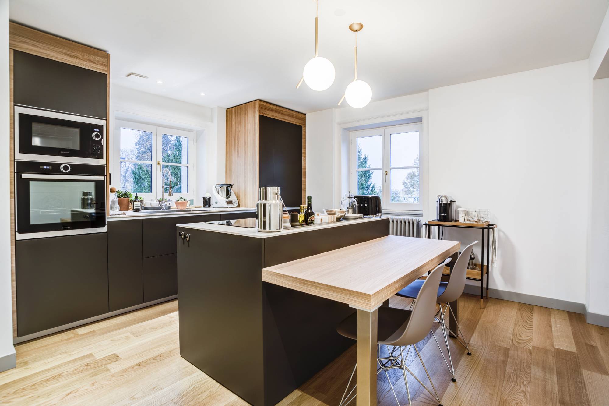 Appartement Duplex à Lyon Meublé par Arrivetz – Design Vitra, Knoll et Flos