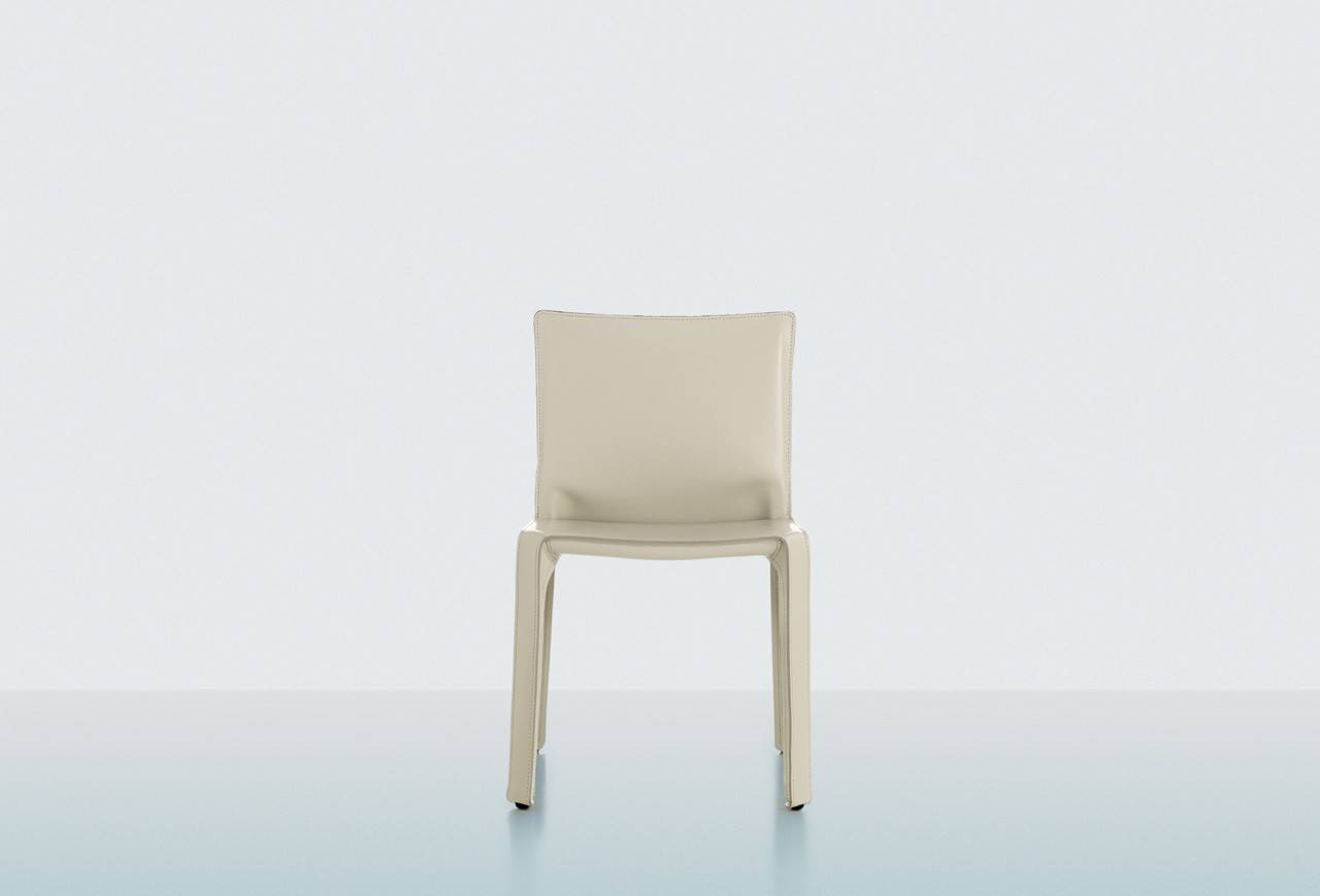 Petit fauteuil luxe sans ostentation CAB en magasin à Lyon