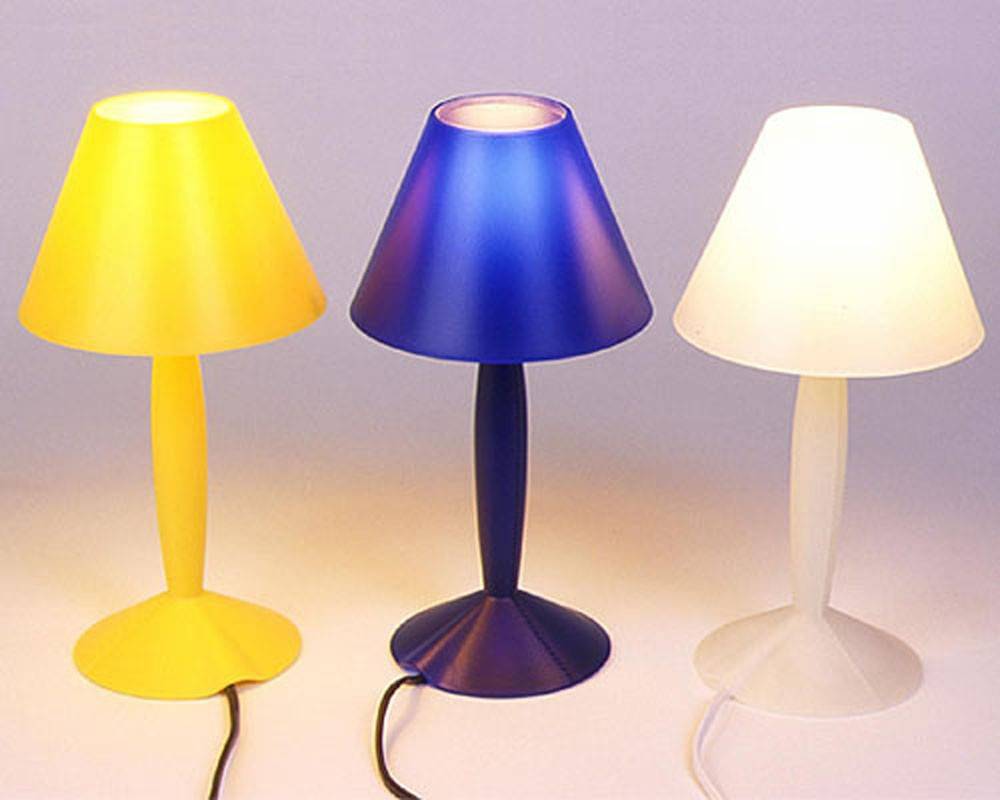 Lampe Miss Sissi à Lyon - Luminaire design coloré et original