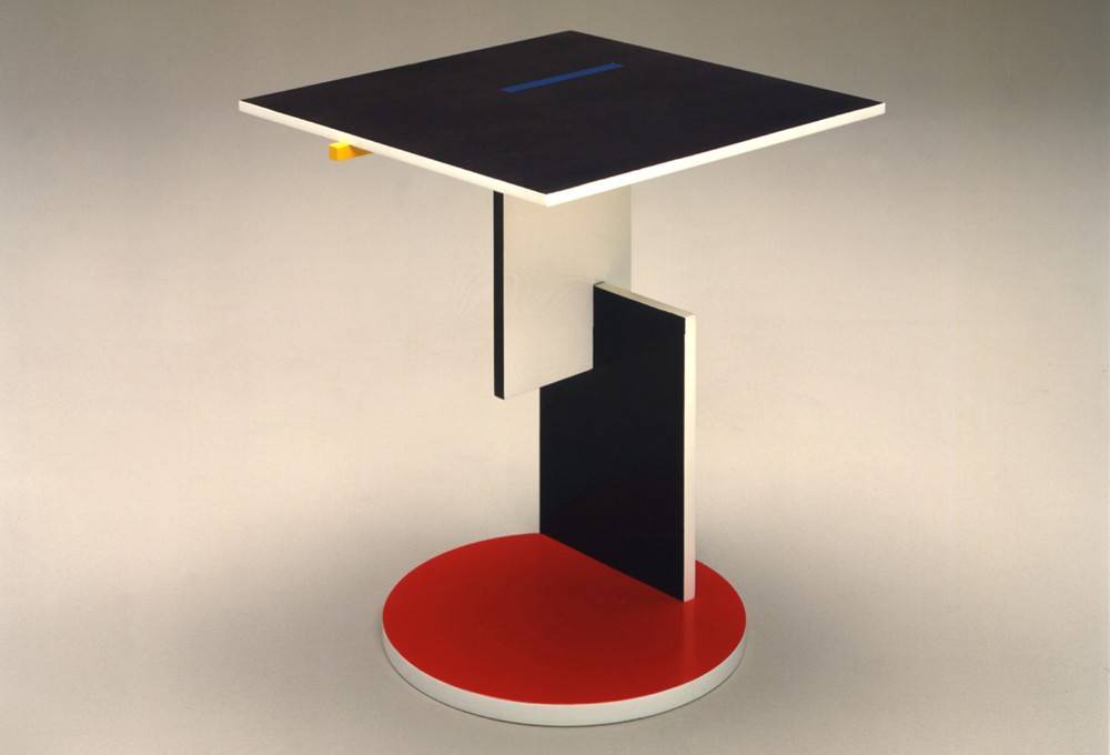 Petite Guéridon en bois laqué – Plateau hêtre teinté noir, couleurs rouge, blanc, bleu, jaune