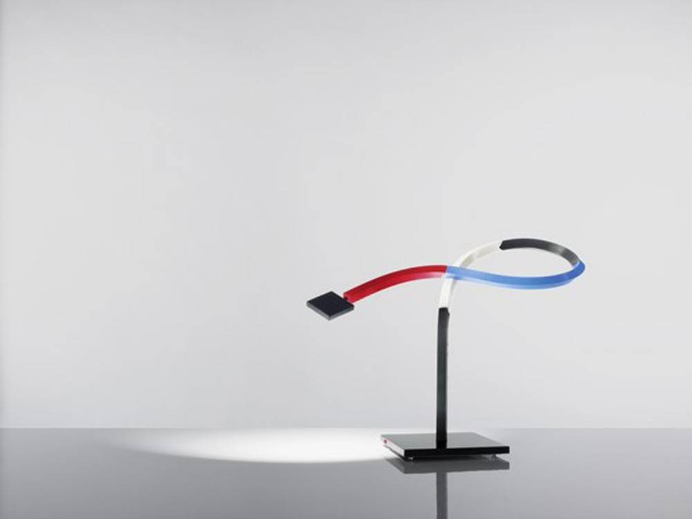 Lampe Zufall Ingo Maurer à Lyon - Design futuriste et flexible