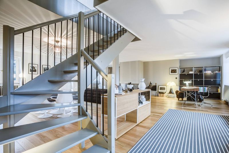 Appartement Duplex à Lyon Meublé par Arrivetz – Design Vitra, Knoll et Flos