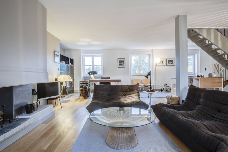 Appartement Duplex à Lyon Meublé par Arrivetz – Design Vitra, Knoll et Flos