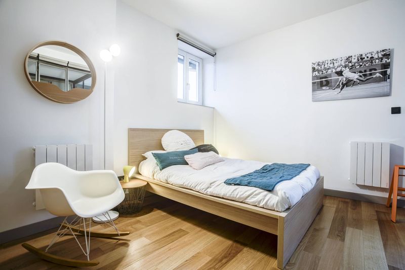 Appartement Duplex à Lyon Meublé par Arrivetz – Design Vitra, Knoll et Flos