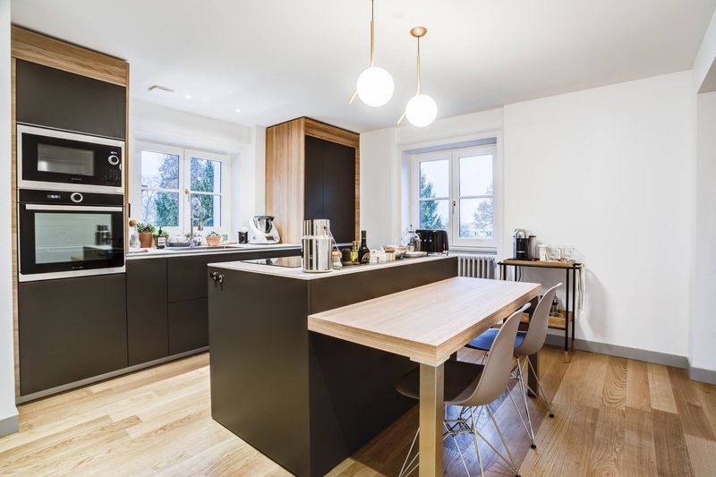 Appartement Duplex à Lyon Meublé par Arrivetz – Design Vitra, Knoll et Flos